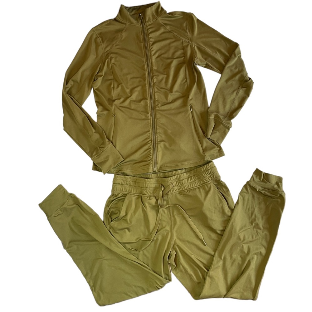 Amazon Essentials Two Piece Track Suit in forest green Sz M